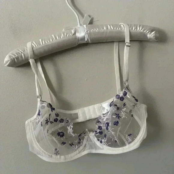 White embroidered lavender flowers underwire bra  S - Picture 2 of 5